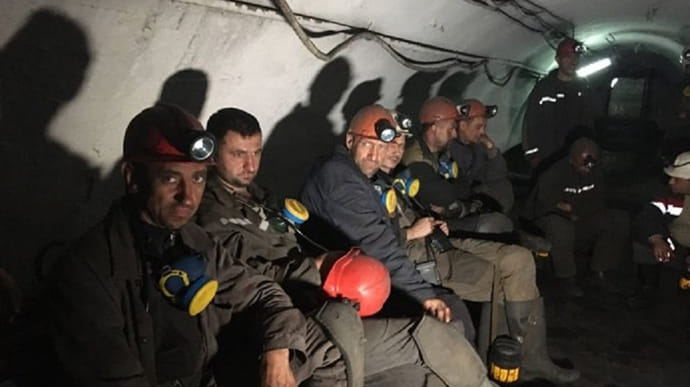Почти 400 шахтеров объявили подземный протест