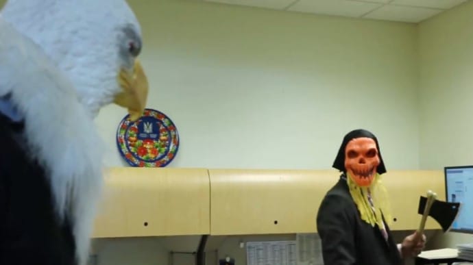 Посольство США в Україні зняло відео на Геловін, в якому лякає російською дезінформацією