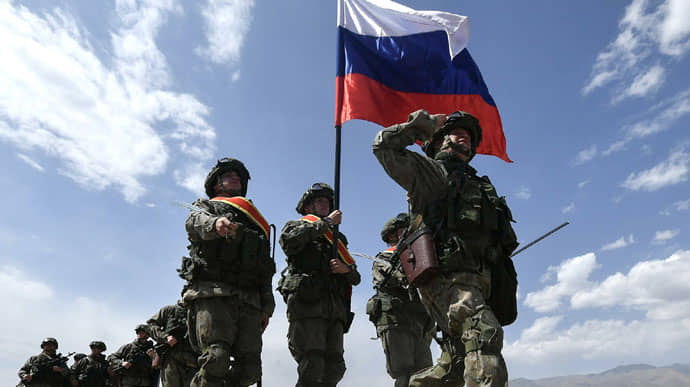 Казахстанців агітують у російську армію за допомогою інтернет-реклами − Reuters