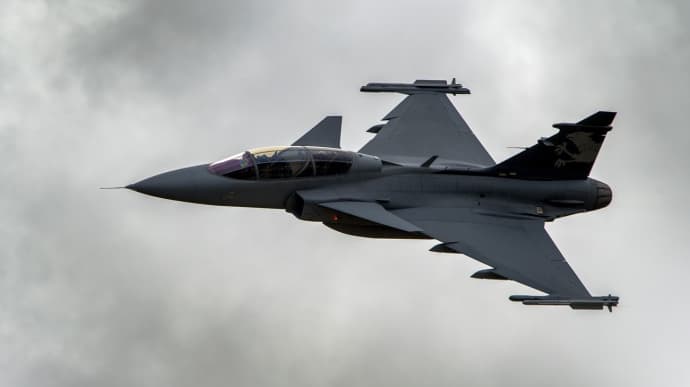 Швеція пояснила: не дає Україні винищувачі Gripen, бо складно поєднати з F-16