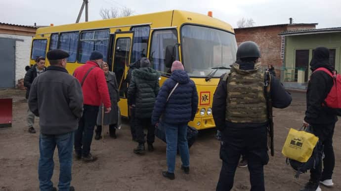 На Сумщині з 22 населених пунктів біля кордону з РФ евакуювались усі мешканці