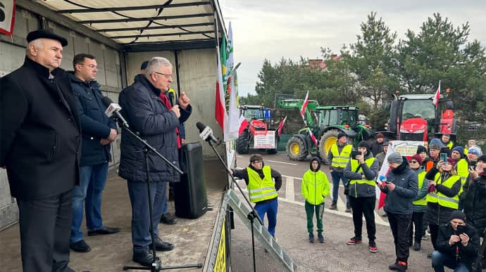 В Польше на протестах фермеров снова появились плакаты с пропутинскими лозунгами