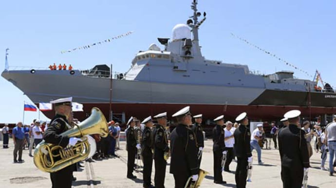 Окупанти в Криму спускають на воду ракетний корабель – приїхав глава ВМФ РФ
