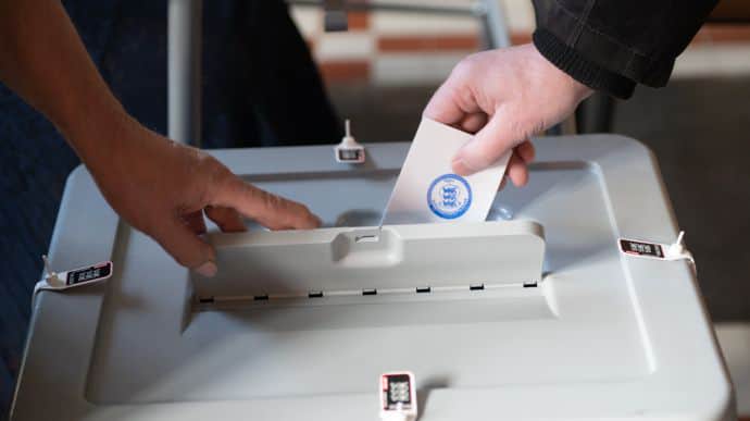 Десятки тысяч россиян и тысяча белорусов могут потерять голос на выборах в Эстонии