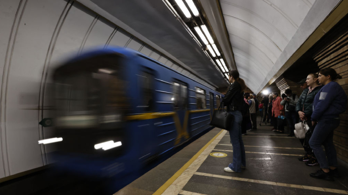 В Киеве сокращают комендантский час и продолжают работу метро