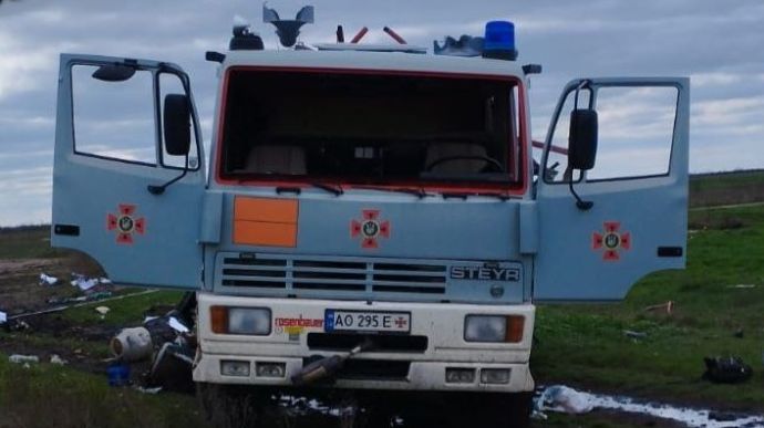 State Emergency Service car with power engineers hits mine in Mykolaiv Oblast 