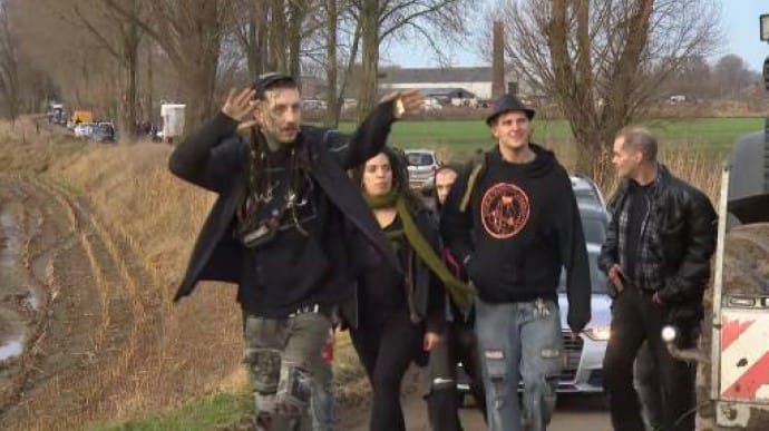 В Нидерландах полиция разогнала незаконную вечеринку с сотнями участников