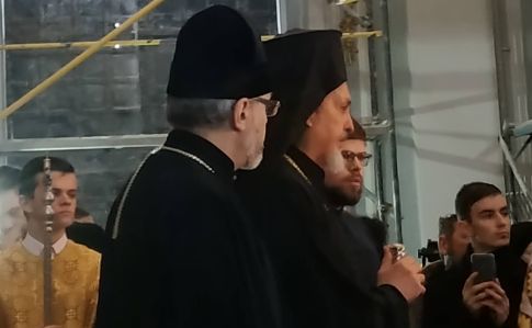 На литургию Вселенского патриархата в Киеве пришли несколько десятков человек