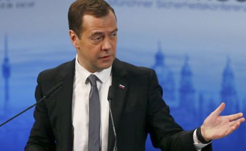 Между Россией и Западом началась холодная война - Медведев