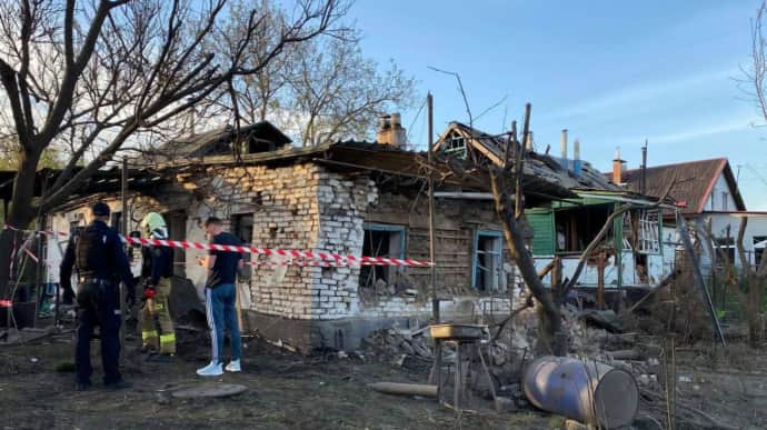 Біля Дніпра збили ракету: 12 постраждалих, серед них підліток