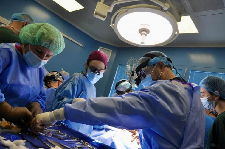 Doctors carry out three complex facial reconstruction surgeries on soldiers in one day