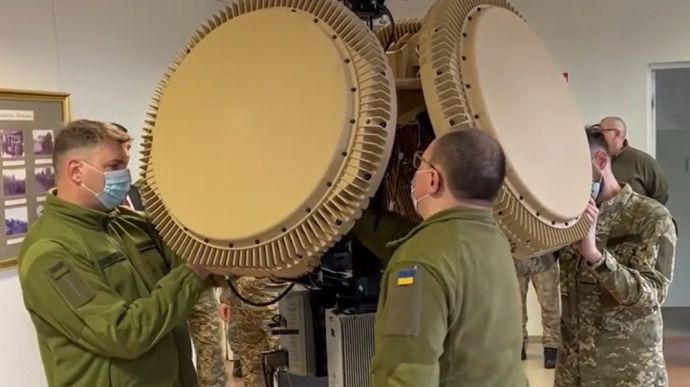 Ukraine gets first 3 radar systems from the 16 for which Lithuanians collected €14 million