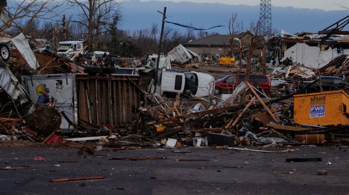 Торнадо у США: десятки загиблих, зруйновані будинки