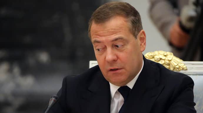 Медведев во время визита Сунака в Киев пригрозил Британии войной