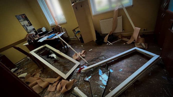 Ракетная атака 30 июня: в Киевской области 3 раненых, повреждены дома и 15 машин  
