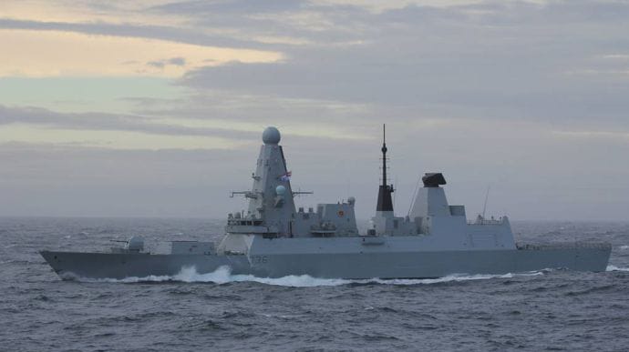 РосЗМІ: Росіяни відкрили попереджувальний вогонь у бік британського есмінця у Чорному морі