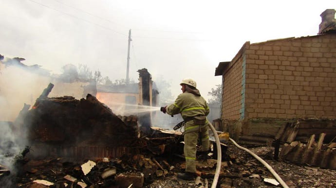У Донецькій області рятувальники ліквідували пожежу у безпосередній близькості до лінії розмежування