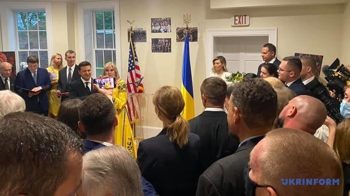 Зеленский в Украинском доме в Вашингтоне вручил награды