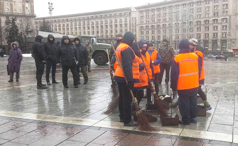 На Майдані демонтують намети
