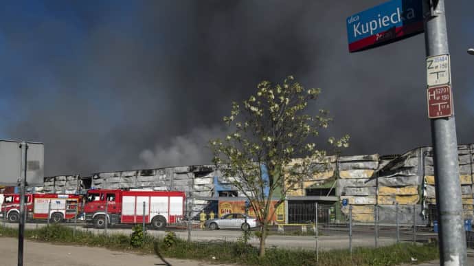 Прем'єр Польщі звинуватив російські спецслужби в підпалі ТЦ у Варшаві рік тому