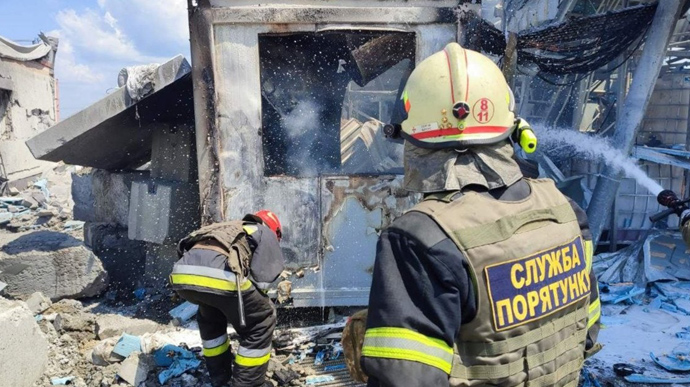 Харківщина: окупанти били з РСЗВ та завдавали ударів з вертольотів – 2 загиблих 