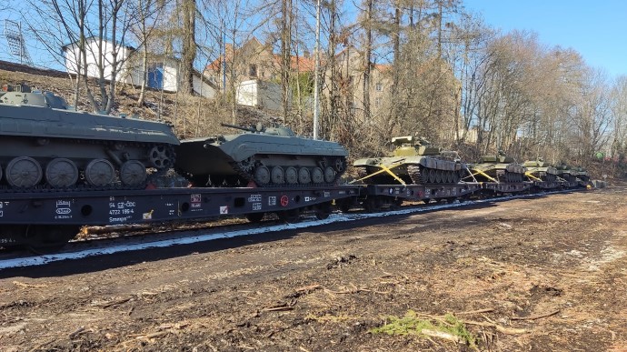 Чехия отправила в Украину танки Т-72 и боевые машины пехоты