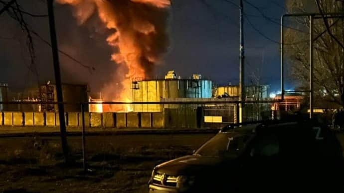 Oil depot ablaze in Luhansk at night, occupiers reported drone attack