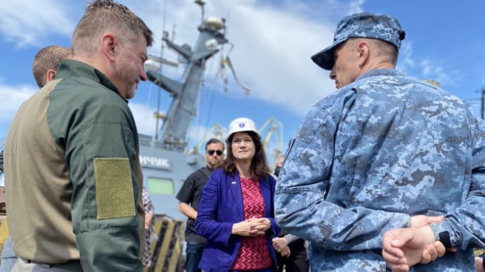 Глава ОБСЄ приїхала до Маріуполя, щоб оцінити безпекову ситуацію в Азовському морі