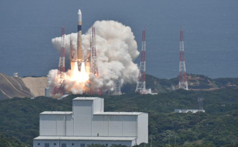 Япония вывели на орбиту ракету с разведывательным спутником 