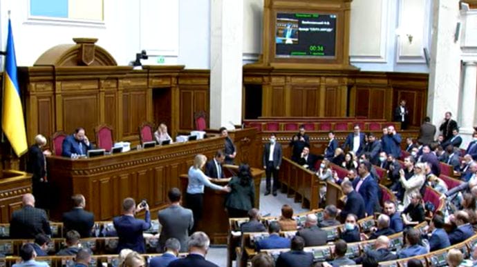 Оппозиция хотела отстранить Стефанчука на рассмотрение закона об олигархах – не смогла