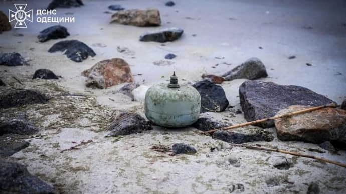 На пляже Одессы нашли речную мину: ее взорвали