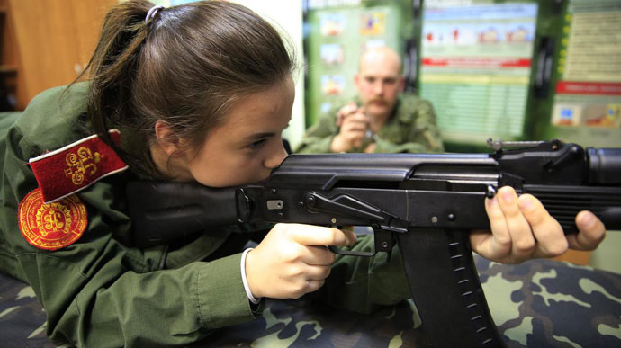 Школы России обязали закупить макеты гранат и автоматов: на это потратят десятки миллионов 