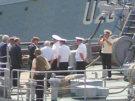 Кандидат в депутаты посетил кораблю ВМФ