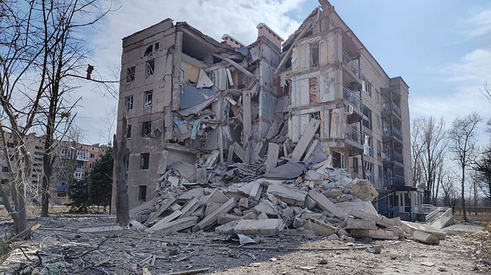 Росіяни гатили по Авдіївці, Красногорівці та Курахововому: зруйновані будівлі, є загиблий 