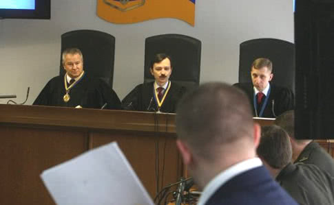 Суд щодо Януковича перейшов до дебатів. Захист оголосив протест