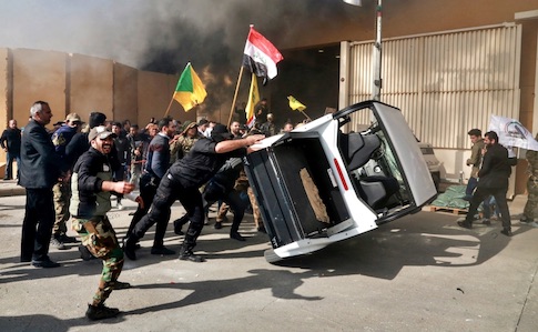 Посла США в Іраку евакуювали після штурму дипмісії