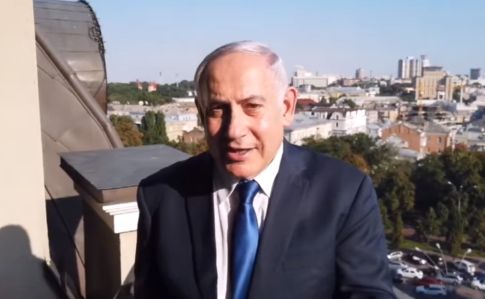 Нетаньяху сравнил хлеб-соль с тарелкой-туфлей для премьера Японии