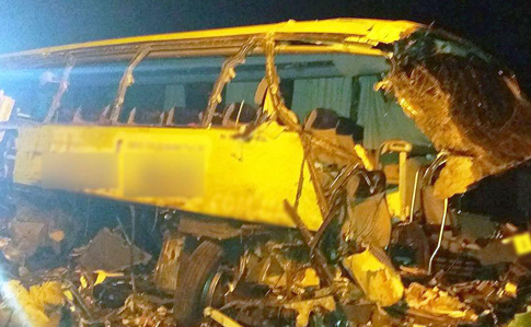 Автобус Херсон-Москва врезался в грузовик: есть погибшие и много пострадавших