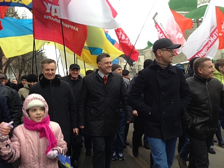 Яценюк, Тягнибок и Наливайченко на марше в Тернополе