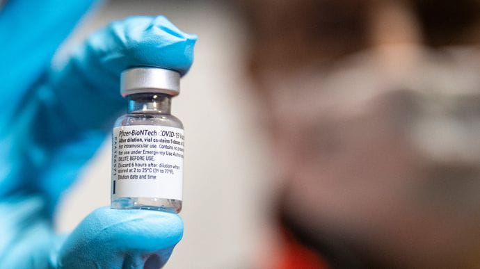 Pfizer випробує вакцину проти COVID на дітях до 12 років