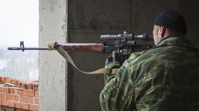 Снайпер боевиков ранил украинского бойца: он в тяжелом состоянии