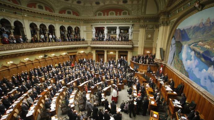 Парламент Швейцарії виступив за фінансування України активами РФ