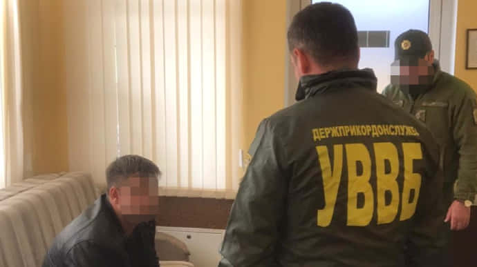 Українського прикордонника 50 тисячами рублів намагався підкупити російський офіцер