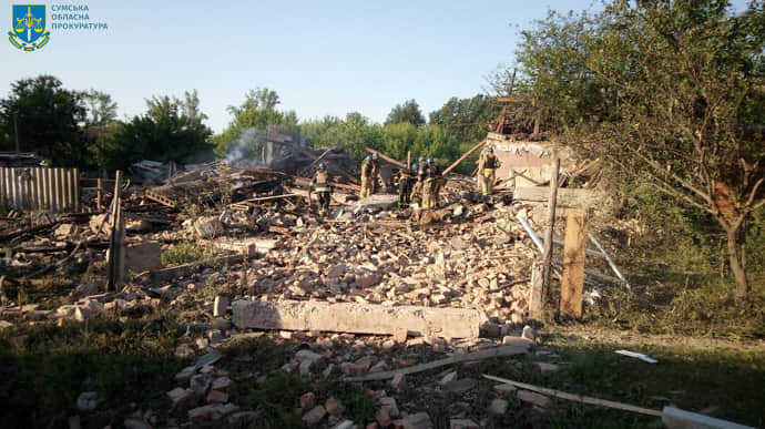 Росіяни запустили Шахед у приватний будинок на Сумщині: 2 загиблих