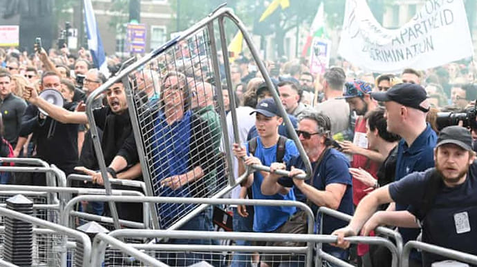 В Лондоне прошел многотысячный протест коронаскептикив, есть задержанные