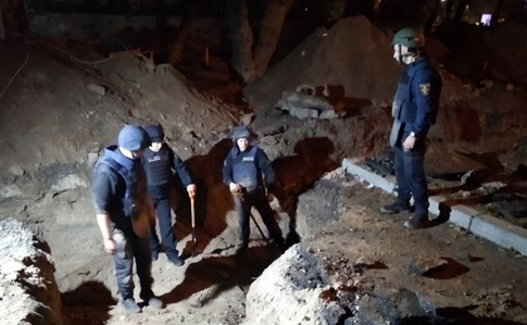 Взрывная находка: у Шулявского моста нашли 100 артснарядов, мины и гранату