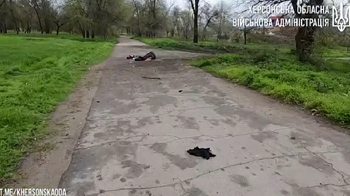 Россияне обстреляли из артиллерии парк в Херсоне: погиб мирный прохожий