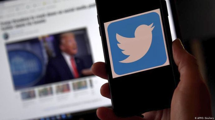 Twitter заморозив понад 70 тисяч користувачів через теорію змови