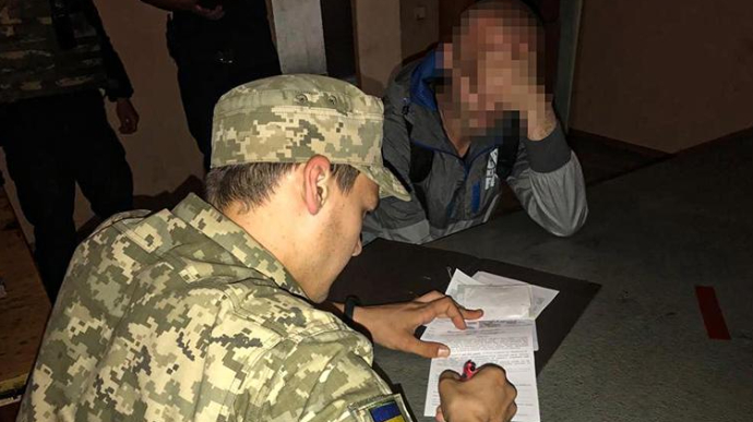 Поліція провела рейди нічними клубами Києва: вручили 219 повісток чоловікам