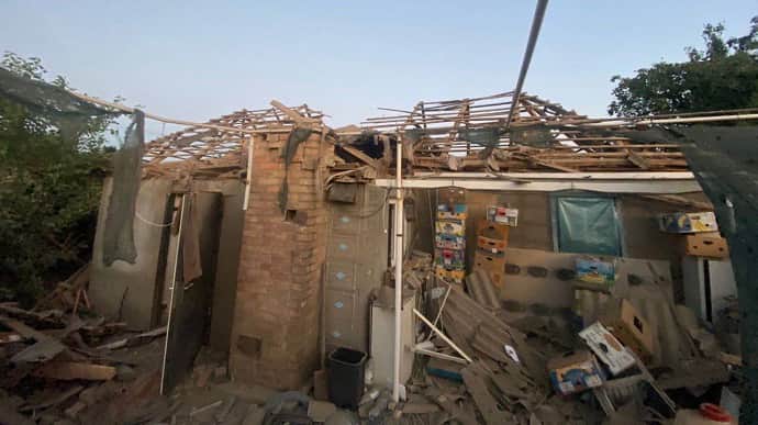 Обстріли Нікополя: двоє постраждалих, пошкоджено понад 20 будинків